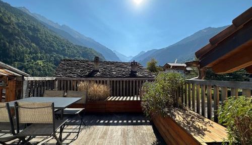 Apartment with Mountain View