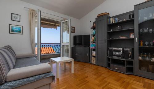 Three-Bedroom Apartment with Terrace and Sea View
