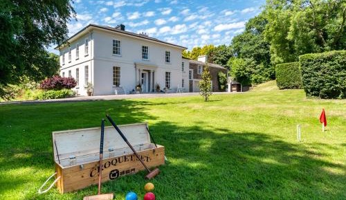 Six-Bedroom Holiday Home