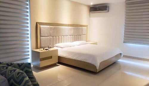 Deluxe King Room