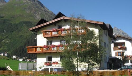 One-Bedroom Apartment with Balcony