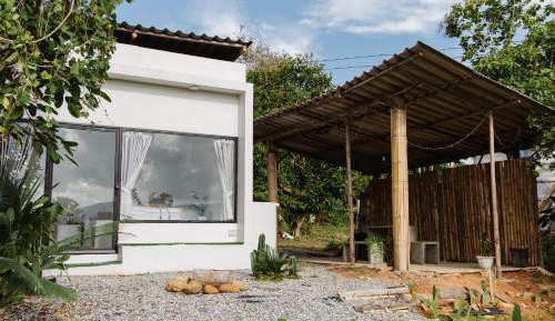 Queen suite with hot bath