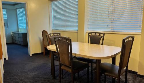Deluxe Queen Suite