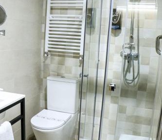 Queen Room with Spa Bath