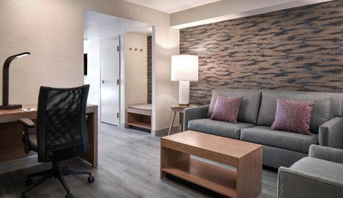 Deluxe Studio, Guest room, 1 King, Sofa bed