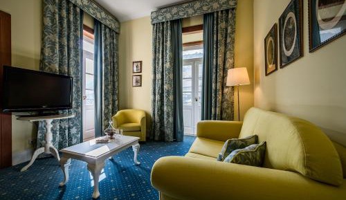 Deluxe Suite with River View
