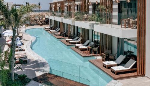 Deluxe Suite Swim Up