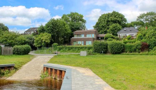 Apartment with Lake View