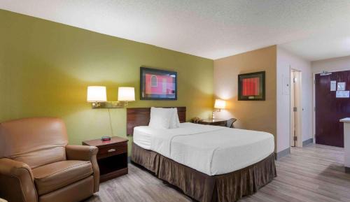 Queen studio with 1 Queen Bed - Disability Access/Non-Smoking