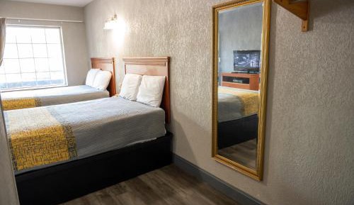 Deluxe Double Room (2 Adults + 1 Child)