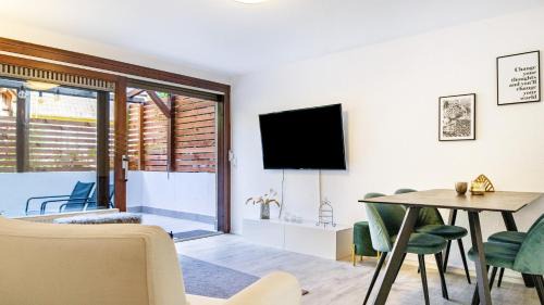 Superior One-Bedroom Apartment