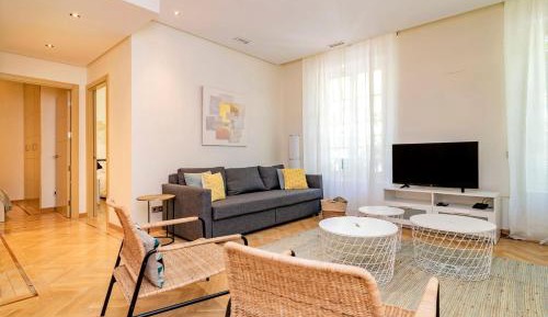 Deluxe Apartment