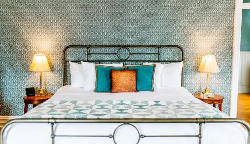 Deluxe King Suite