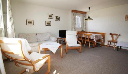 Apartment with Mountain View