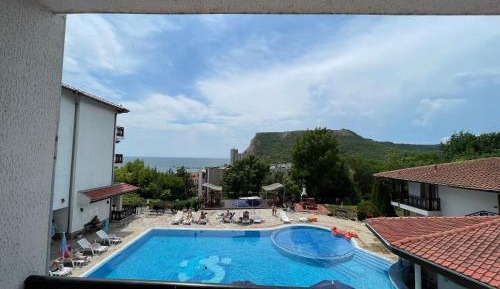 Three-Bedroom Apartment with Balcony