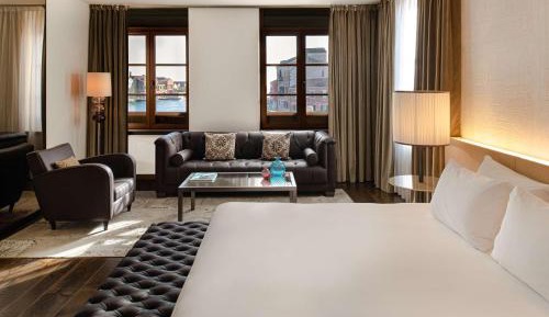 Junior King Suite with Canal View