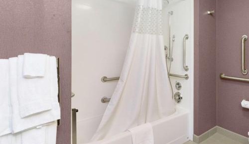 King Room - Hearing Access/Non-Smoking