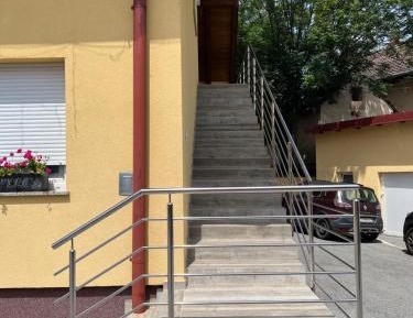 Deluxe Studio