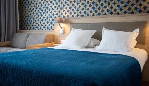 Standard Room - 1 Queen Bed 1 Sofa Bed
