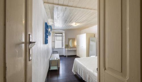 Superior One-Bedroom Apartment