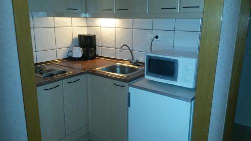 One-Bedroom Apartment with Balcony (3-4 Adults).