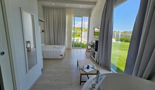 Queen Room with Spa Bath