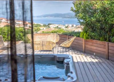 Deluxe Two-Bedroom Apartment with Hot Tube