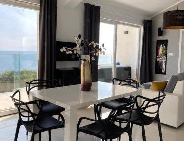 Penthouse Deluxe Apartment with Sea View