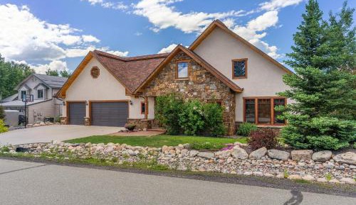 Four-Bedroom Holiday Home
