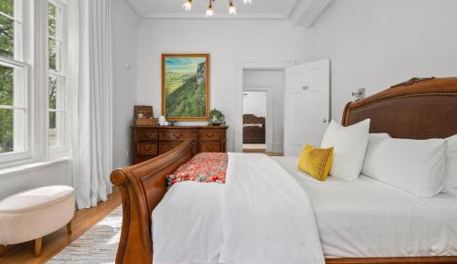 Deluxe King Suite