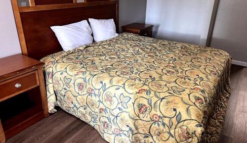 Deluxe King Suite