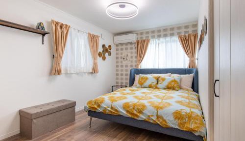 Queen Room with Shared Bathroom