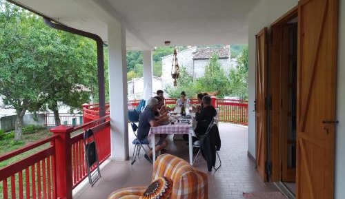Deluxe Room (2 Adults + 1 Child)
