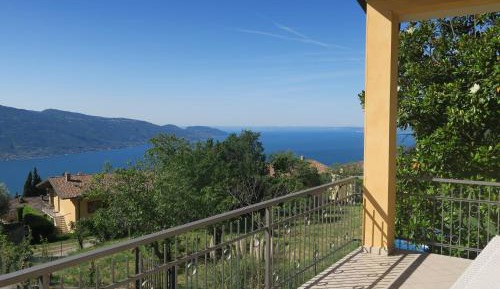 Apartment with Lake View