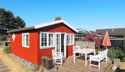 One-Bedroom Holiday Home