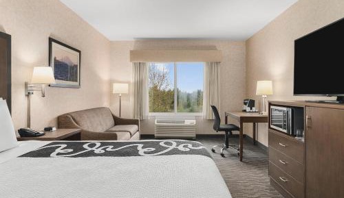 Deluxe King Suite