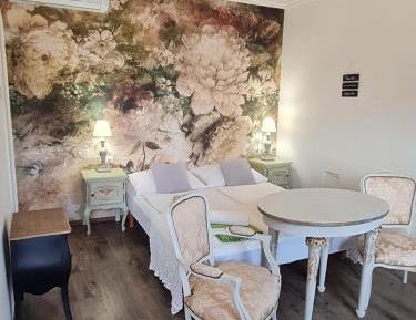 One-Bedroom Apartment (2 Adults) with Terrace