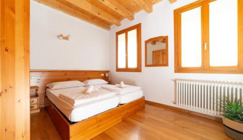 Double or Twin Room with Private Bathroom
