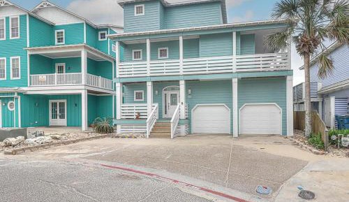 Five-Bedroom Holiday Home