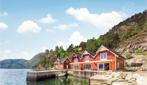 Three-Bedroom Holiday Home 