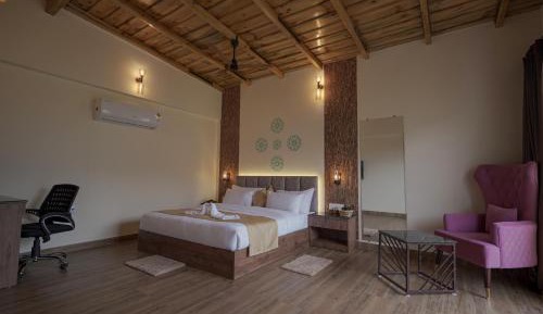 Deluxe Room (2 Adults + 1 Child)