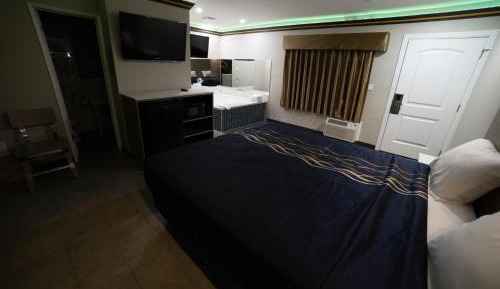 Deluxe Suite with Spa Bath