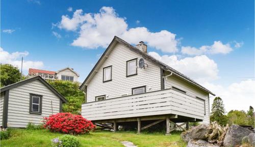Three-Bedroom Holiday Home 