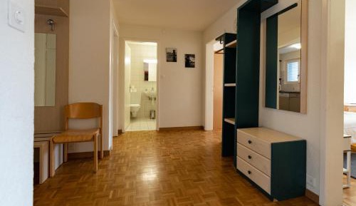 Apartment with Mountain View