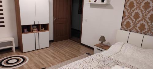 Deluxe Double Room (2 Adults + 1 Child)