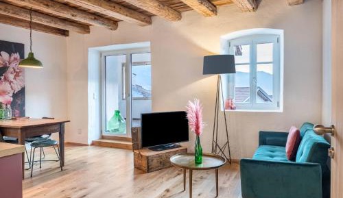 Superior One-Bedroom Apartment