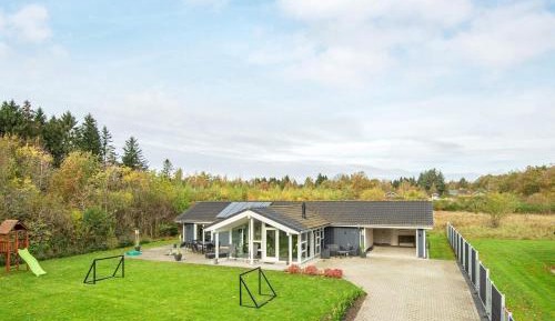 Three-Bedroom Holiday Home 