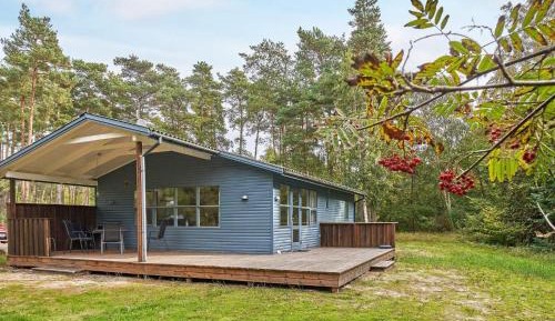 Three-Bedroom Holiday Home 