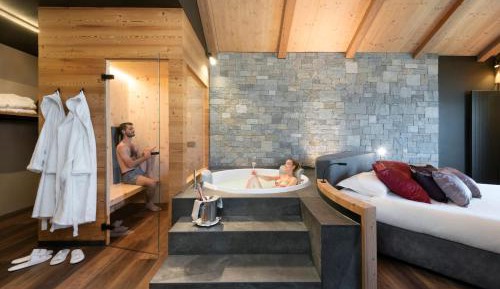 Suite with Hot Tub
