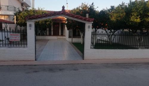 Villa with Garden View